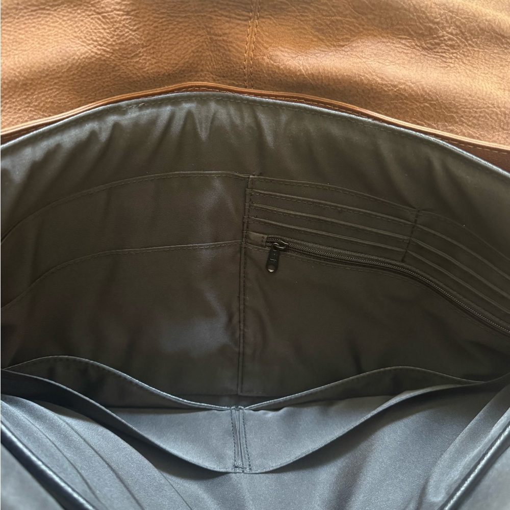 Adrian Klis 2482 Leather Messenger Bag - Picture 9 of 11